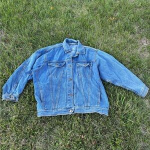 VTG River Trader Denim Distressed Jean Jacket Trucker size small *FLAW